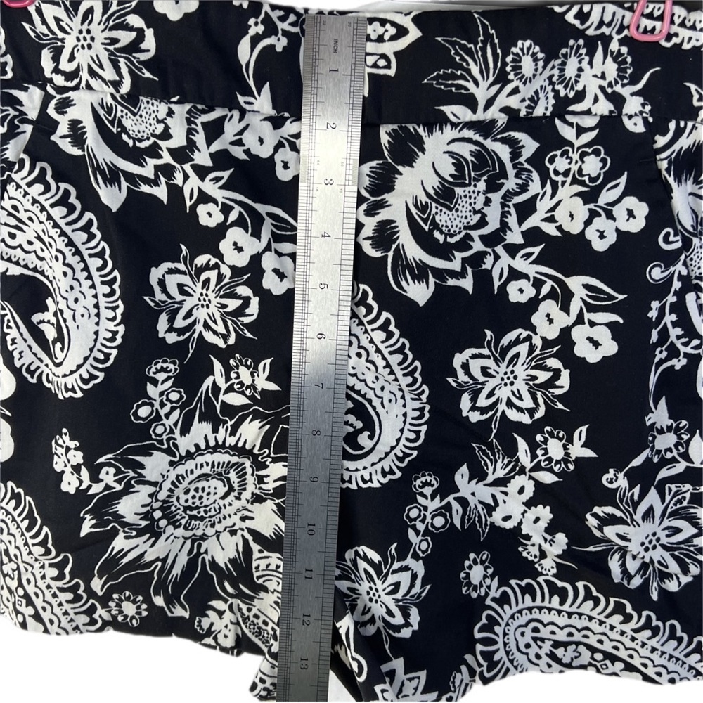 Likeβ New! Zara Floral Paisley Print Shorts Black/White Cute Business Casual M - Picture 11 of 16